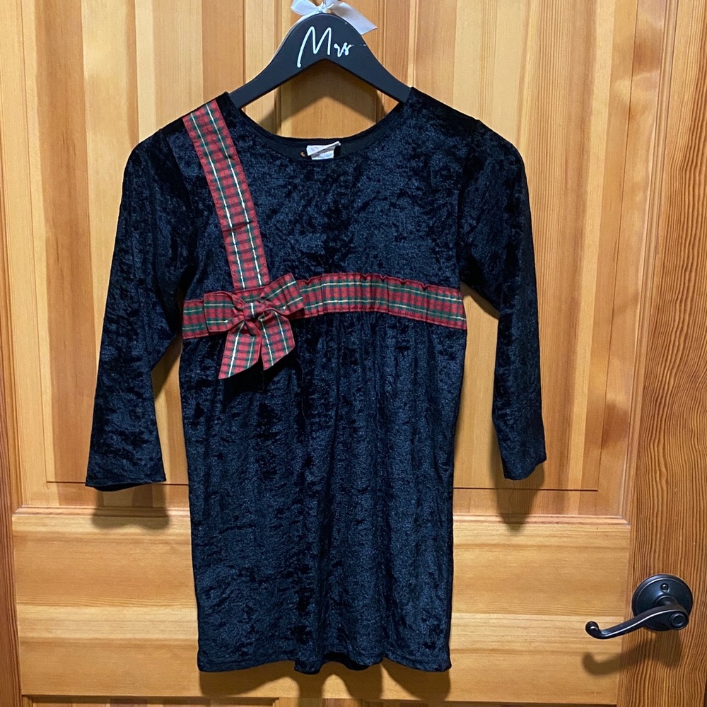 Vintage Little Girls Avon Christmas Black Velvet Dress with Festive Accent 6/7